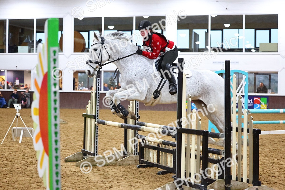 SBM_002544 - Class 6 - Holly & Ivy Stakes - 90cm