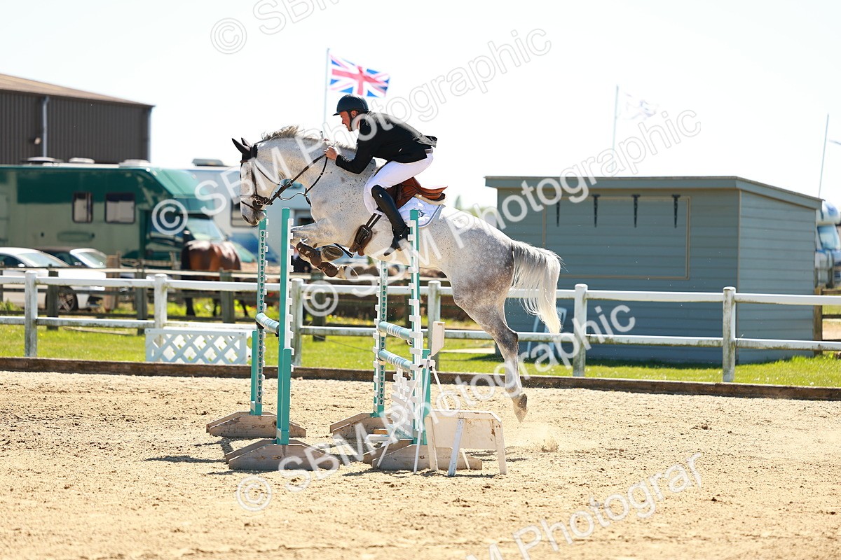 SBM_001225 - Class 4 - Senior Newcomers 1.10m