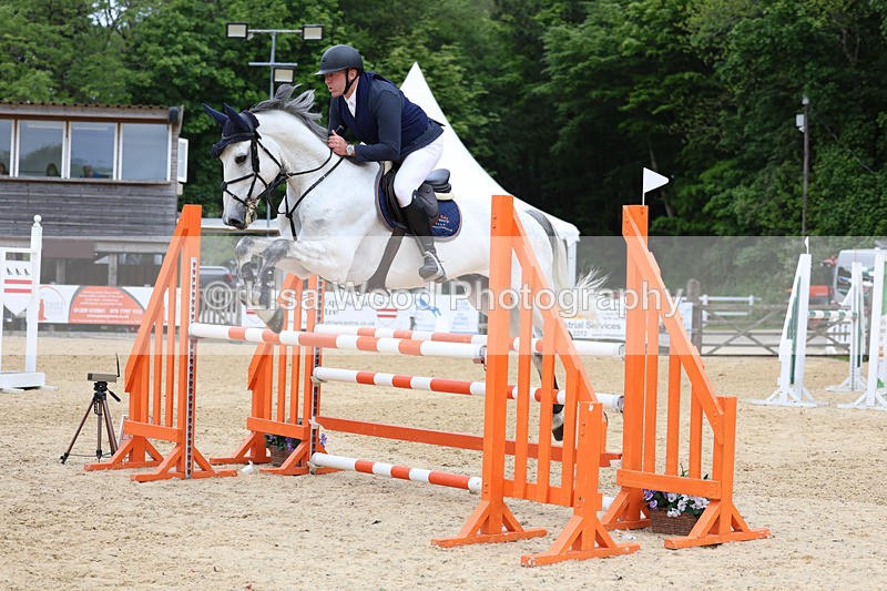 3E7A9395 - Class 8: Senior Newcomers/1.10m open