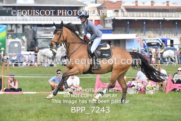 BPP_7243 - CLASS 3 Andrew Hamilton Coach, RHS Foxhunter Championship Qualifier