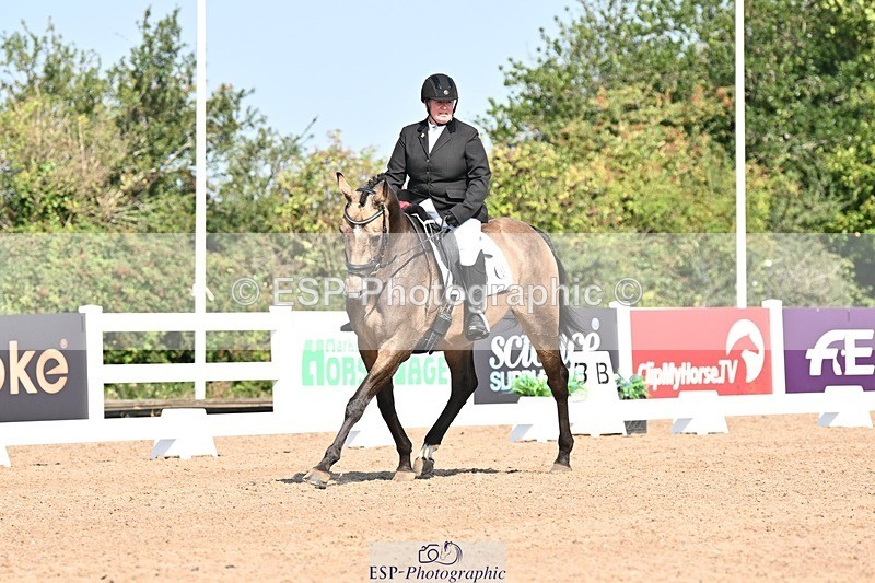 250816-105320-03224 - 093-Jocelyn.GilmoreSpring.lily