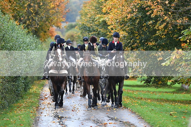 WJ5_6207 - B&B walk back for Hunt Tea !