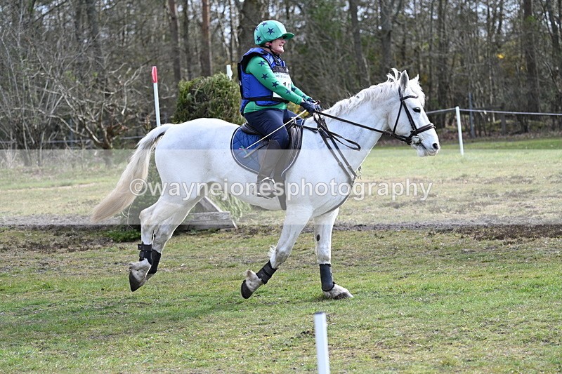 WJ7_0046 - Time 10:13 to 10:38 Times at the Fence