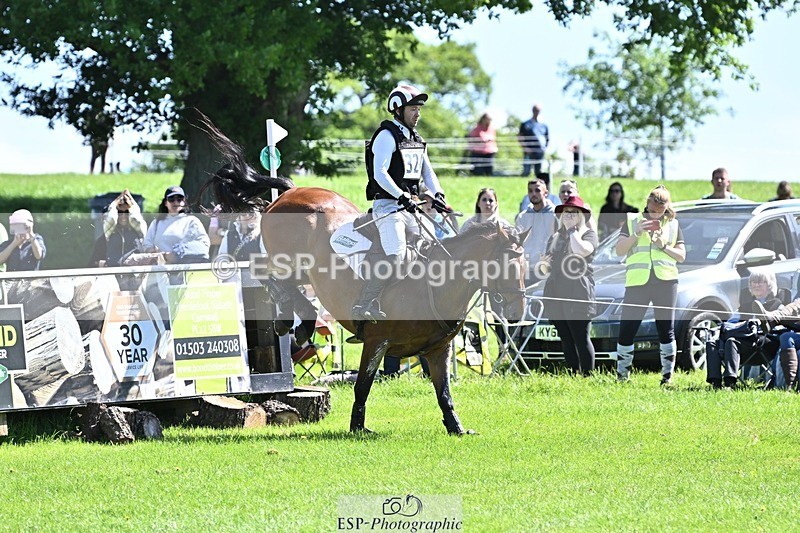 240525-105834-12151 - 324-COOMBELAND_SEMILLY-Rupert_Batting