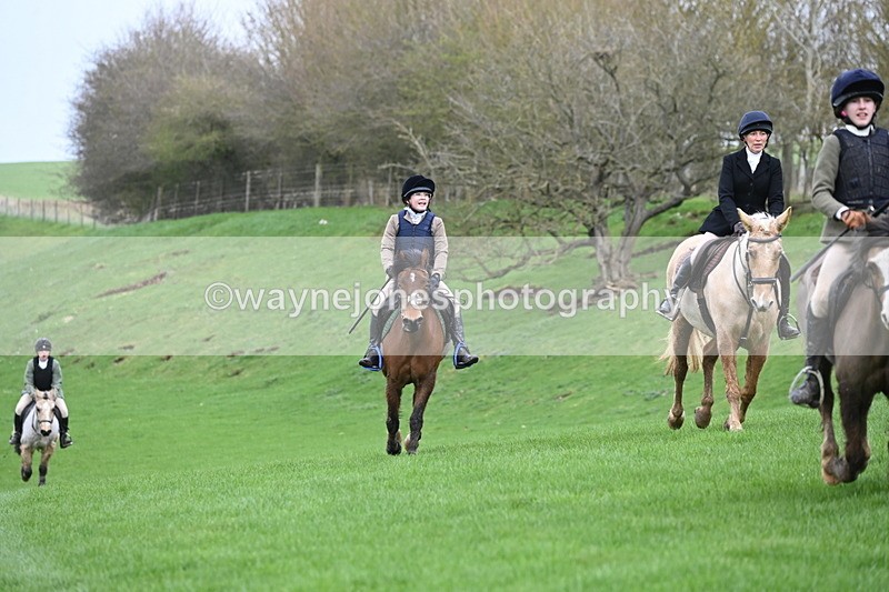 WJ6_9346 - Line Three