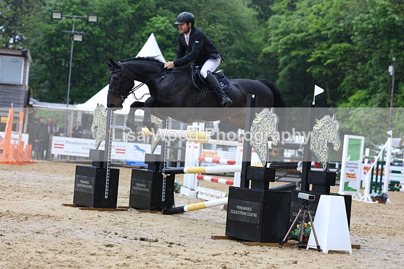 3E7A7608 - Class 9: Senior 1.30m open