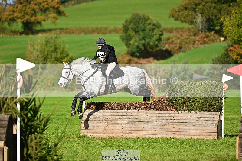 251025A-124142-19206 - F-429-Sarah.Clisby