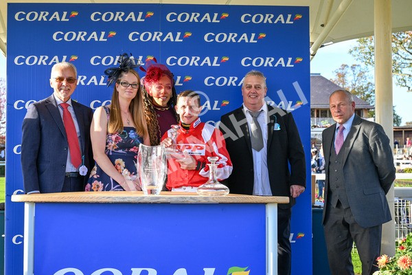 111025-Race 6-Berkshire Sundance-0711 - Race 6 Coral Racing Club Stayers Handicap at York