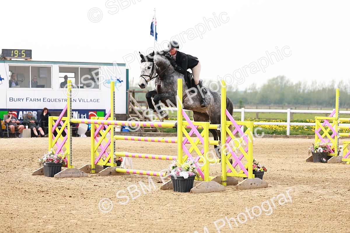  - Class 19 - Senior Foxhunter - 1.20m