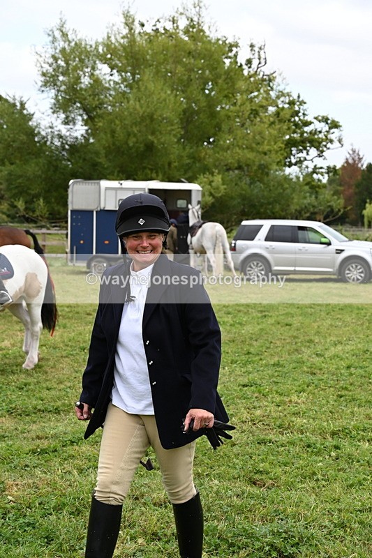 WJ6_2966 - Berks & Bucks - The Old farmhouse - Hound Exercise 20-08-25