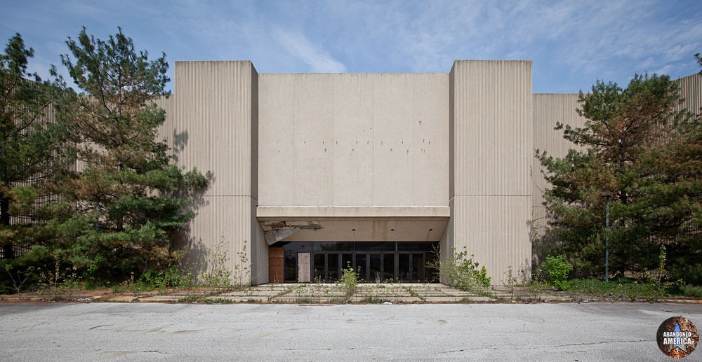 Randall Park Mall (North Randall, OH) | Concrete Mausoleum - Randall Park Mall
