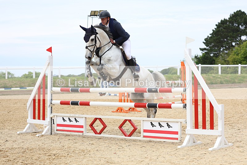 3E7A9406 - Class 8: Senior Newcomers/1.10m open
