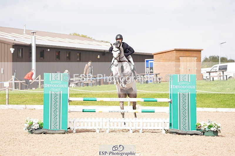 241004A-131604-00566 - Fri 03 Snr Newc & 1.10m Open