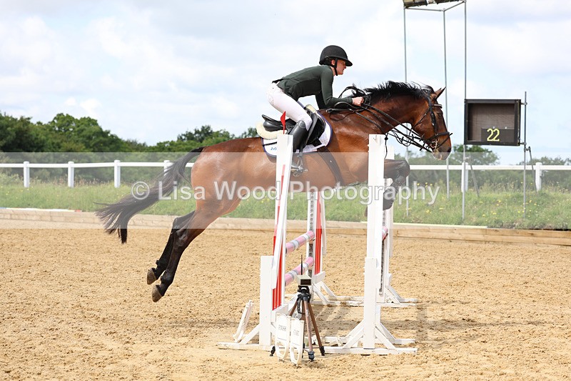 3E7A3283 - Class 4: Senior British Novice/90cm open