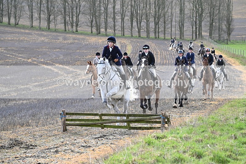 WJ6_8600 - Meet & Line One