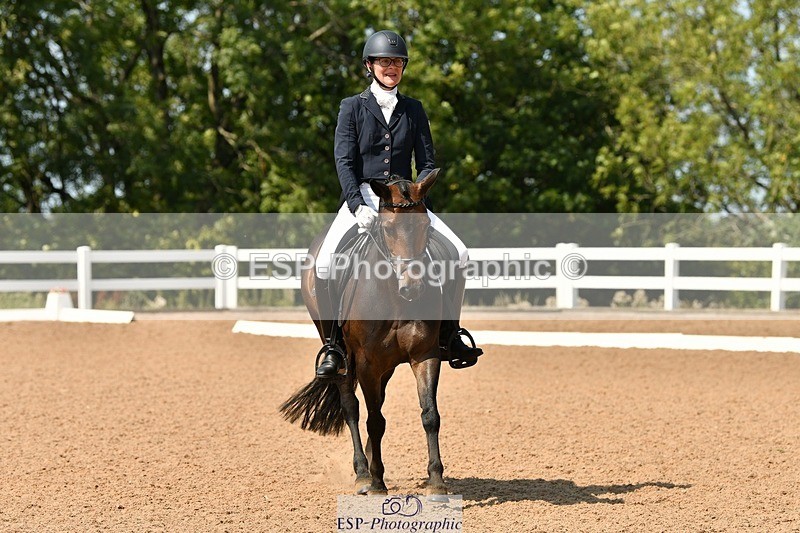 250817-132603-09947 - 090-Sarah.GoddardSaris.Fingers.Crossed