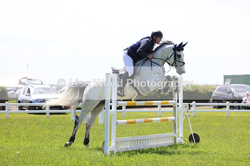 3E7A1281 - Class 12: Senior Foxhunter/1.20 open