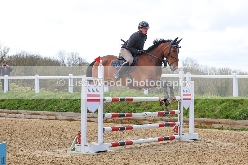 3E7A2040 - Class 8: Senior Foxhunter/1.20 open