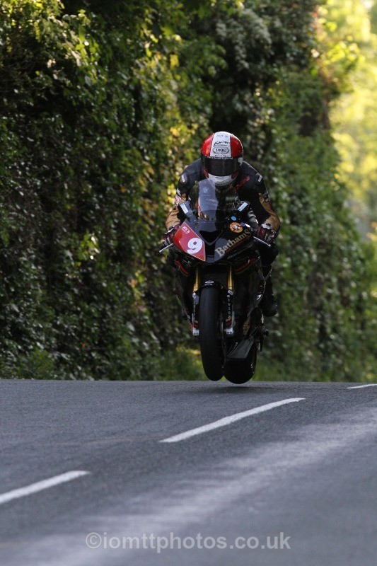 Michael Rutter BMW / Bathams Prize Winning Ales - Friday Practice - Solos