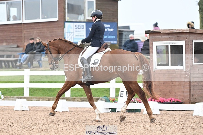 250216-134613-05779 - 257-Beth.Bainbridge-NEWTON.GLOVETROTTER