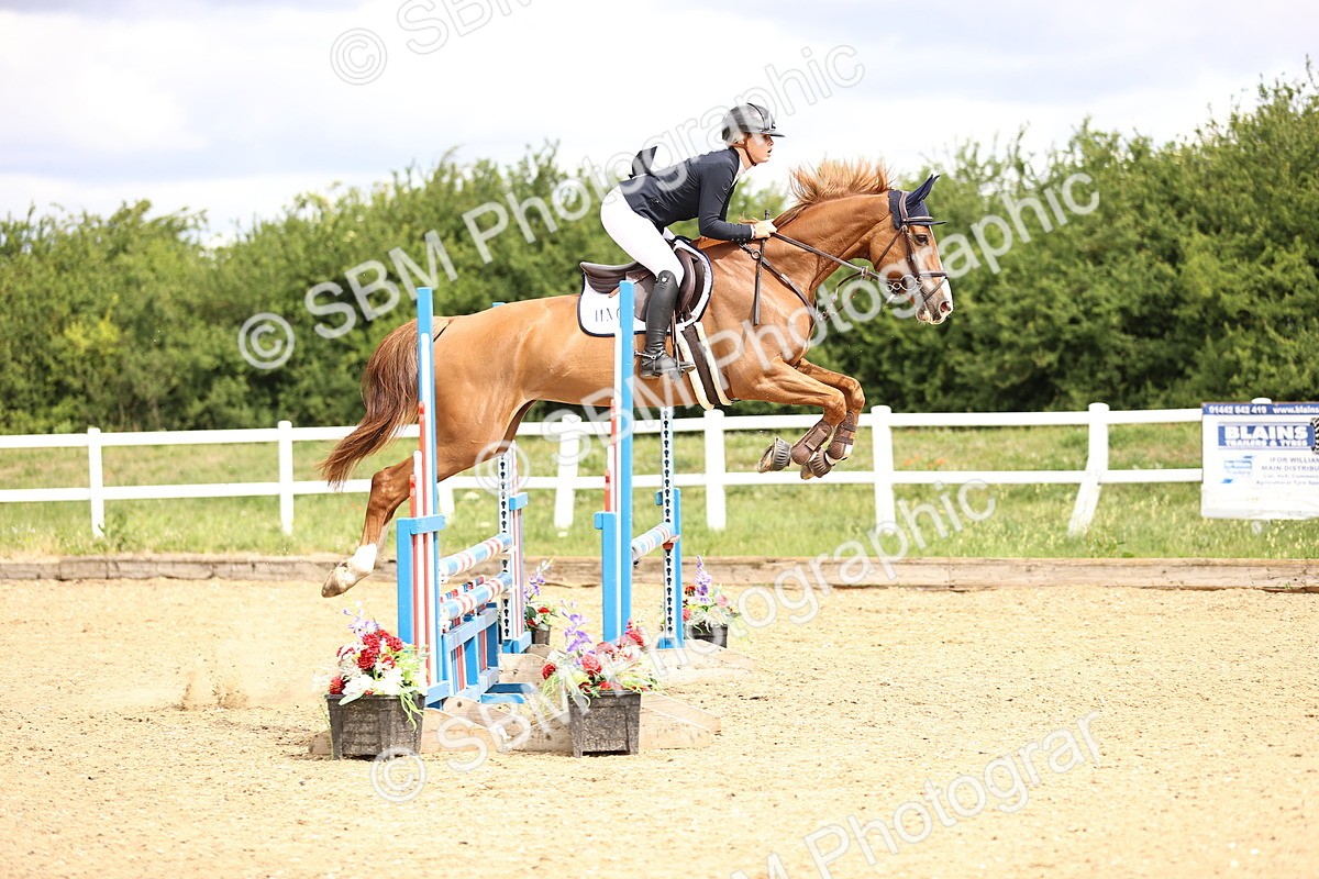 SBM_006256_Class 16 - Senior British Novice - 90cm - Iris