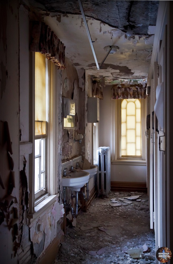 Irem Shrine (Wilkes-Barre, PA) | Bathroom - Irem Temple