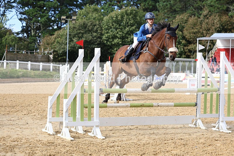 3E7A0530 - Class 13: Senior Newcomers/1.10m open