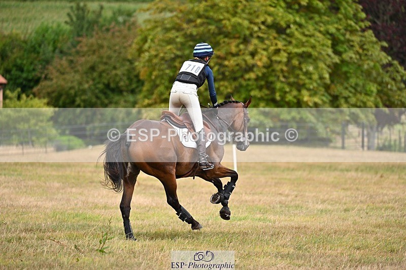 250803A-145701-15152 - P-710-Isla.Kitson-BLUES.CLOUD