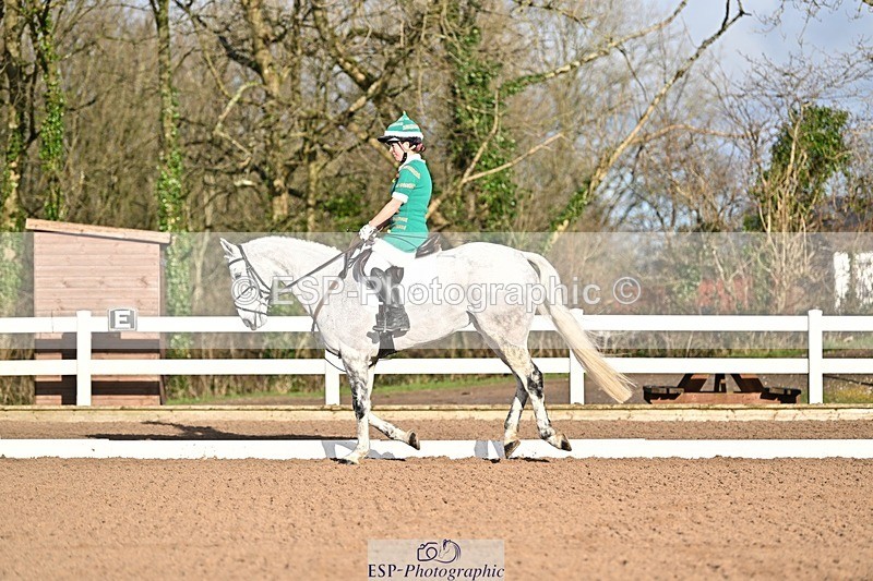 241214-111648-01354 - 105-Janine.Paterson-Machas.Grey