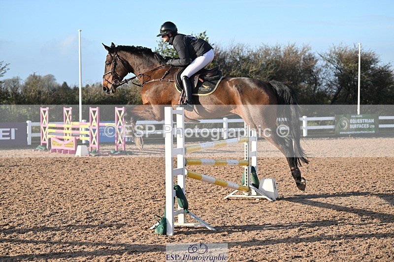 231210A-134504-02673 - Cls 20 Newcomers & 1.10m Open