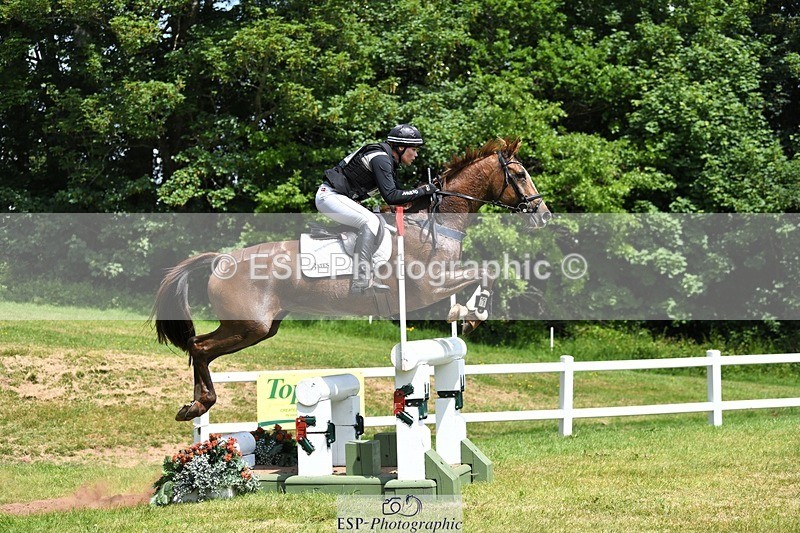 230528-131718-17047 - 409-HENTON_FIRST_LADY-Bundy_Philpott-XC