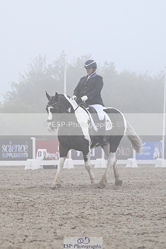 250907-145645-08981 - 106-Lucy.HamblettGalliano.Gold.Dust