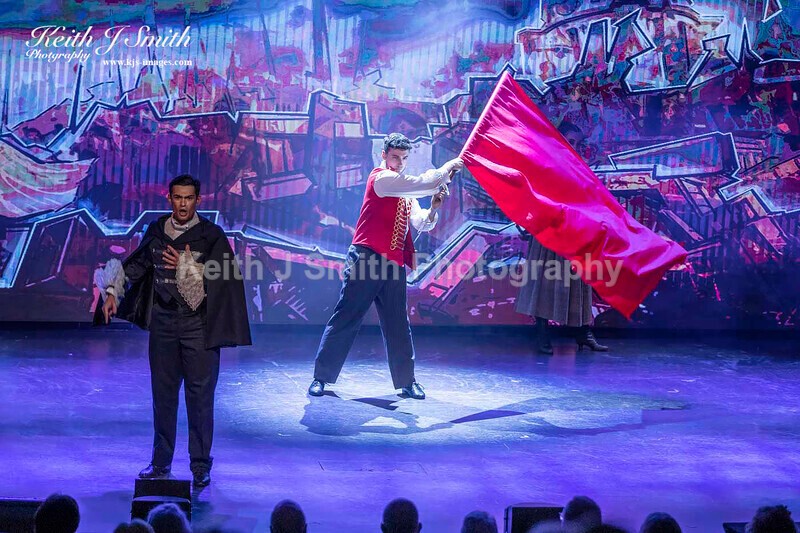 6KJS0269 - Ambition show team