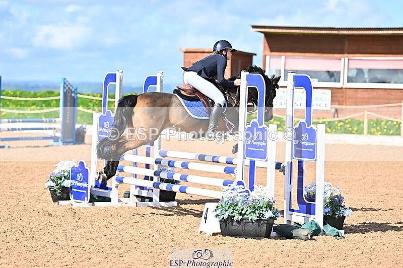 240504A-094753-00975 - Cls 1 Pony Intro 70cm