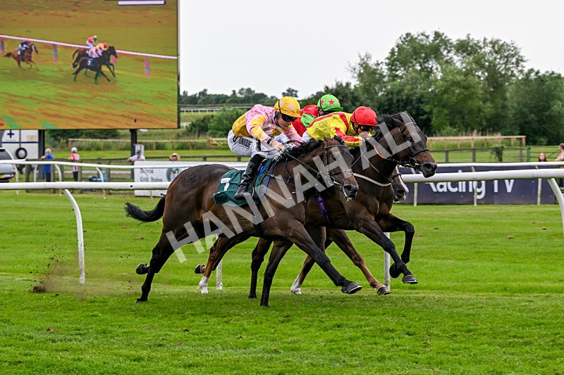220626-Race 3-Battenburg Belle-8907 - Race 3 15.30pm Catterick Racecourse Supporting Racing Staff Week Handicap