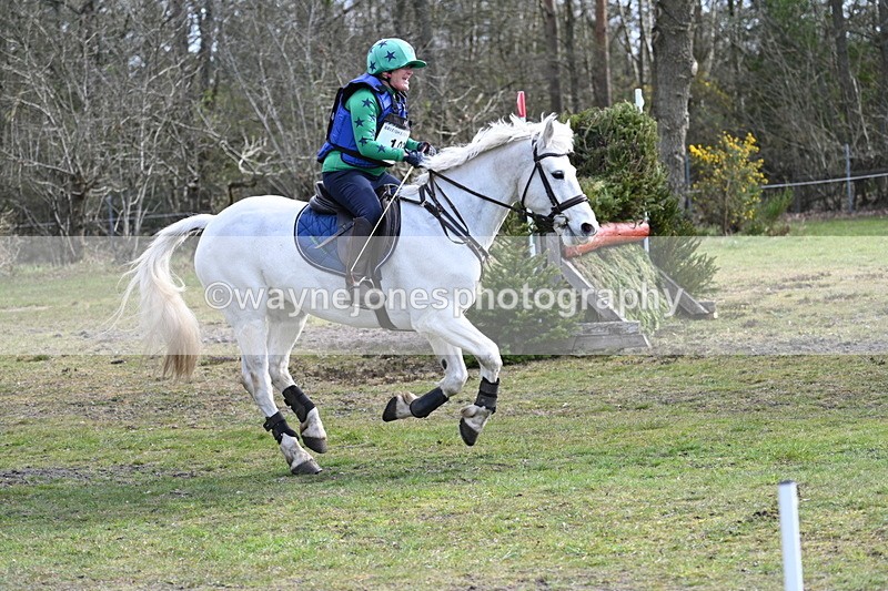 WJ7_0042 - Time 10:13 to 10:38 Times at the Fence