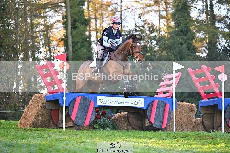 241026-102835-11176 - 328-Zara.Head-FOURFIELDS.LOVEHEART