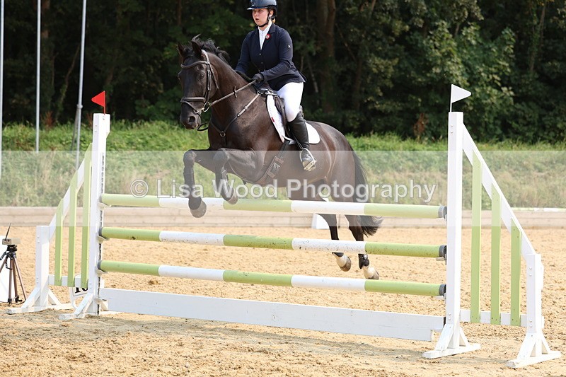 3E7A2539 - Class 8: Senior Newcomers/1.10m open