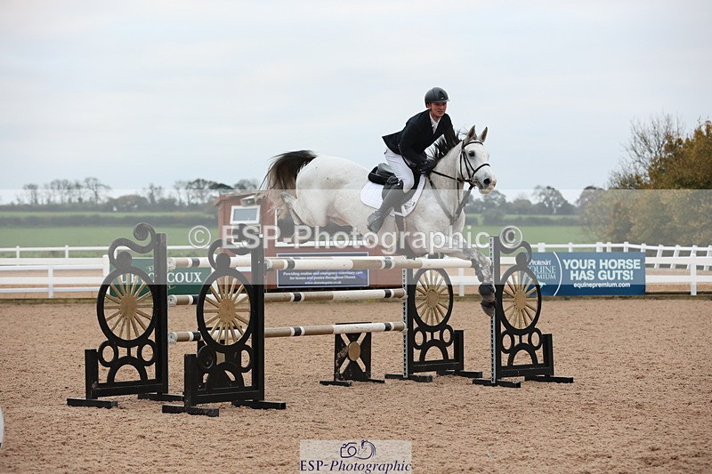 241101A-160811-03238 - FRI Cls 8 National 1.30m