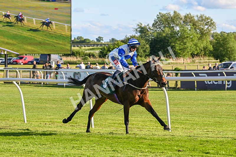 300525-Race 2-Cheerleader-7047 - Race 2