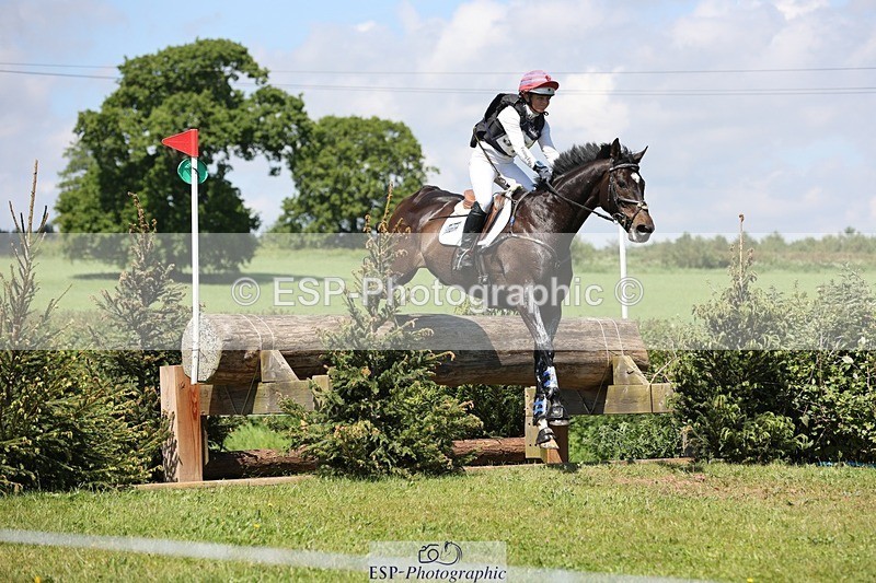 240525-121502-13316 - 370-STORM_IN_DECEMBER-Claire_Fielding
