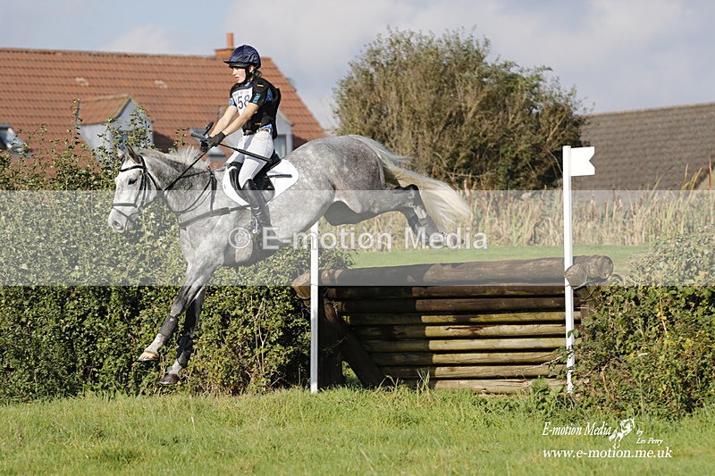  WWHT 171021 3937 - Open (1.00m)  17/10/21