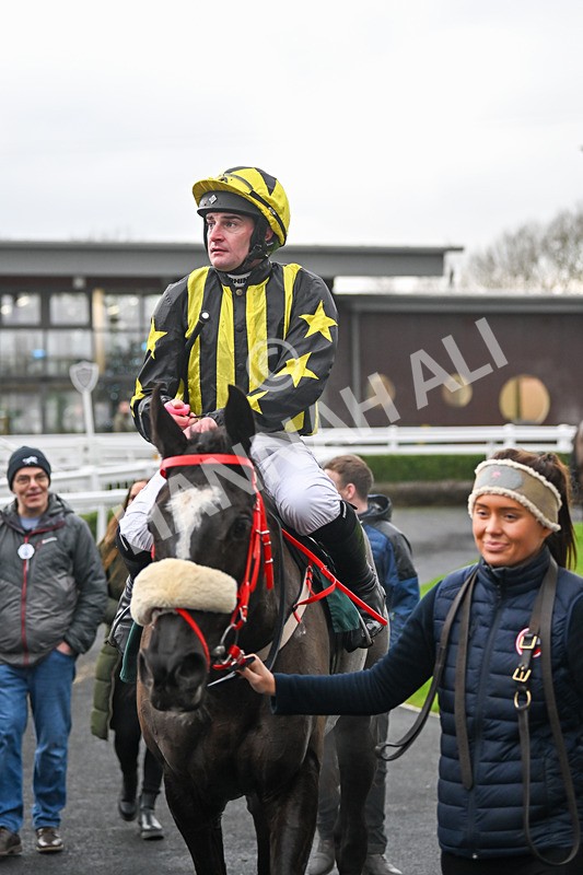 171224-Race 3-Not Staying Long-3209 - Race 3