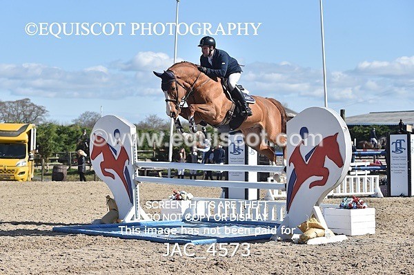 JAC_4573 - CLASS 11 SAT Andrew Hamilton Coach, RHS Foxhunter Championship Qualifier