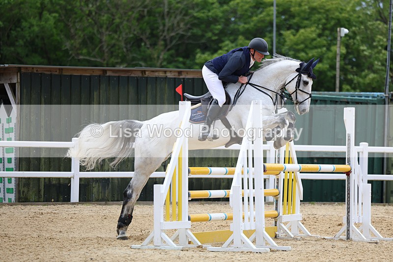 3E7A9390 - Class 8: Senior Newcomers/1.10m open