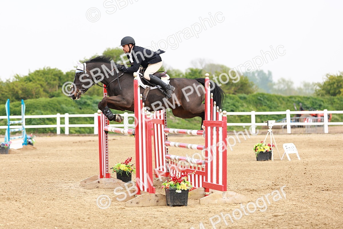  - Class 19 - Senior Foxhunter - 1.20m