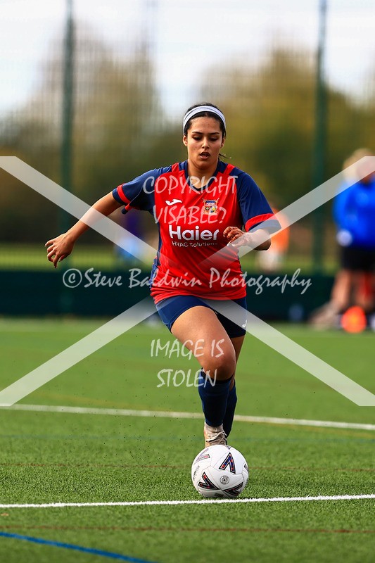 1DX30788 - 2025-10-05 FC Abbey Meads Ladies V Purton  Kingsdown FC Ladies