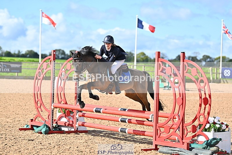 240504A-094824-00978 - Cls 1 Pony Intro 70cm