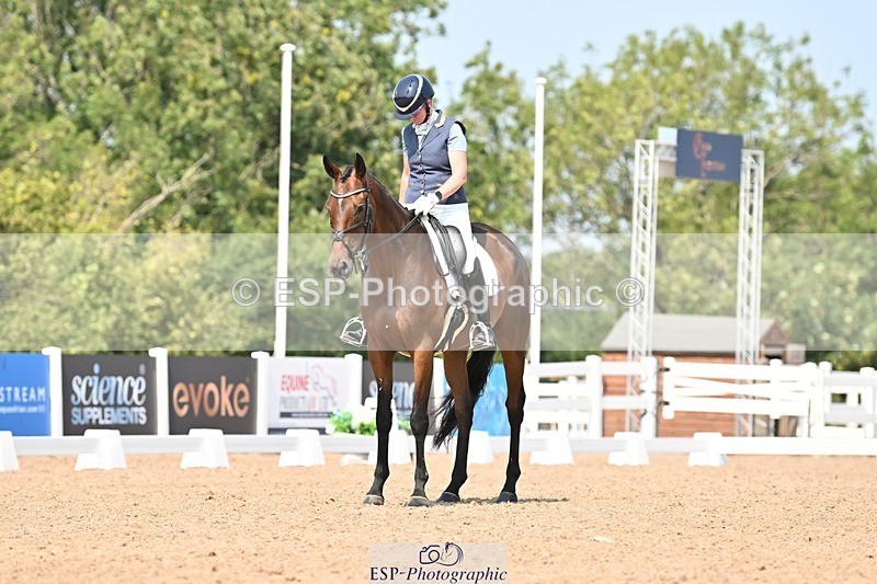 250816-131806-04643 - 092-Nikki.HandHigher.Ground