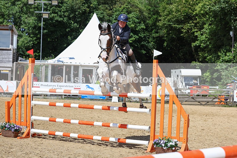 3E7A7452 - Class 8: Senior Newcomers/1.10m open